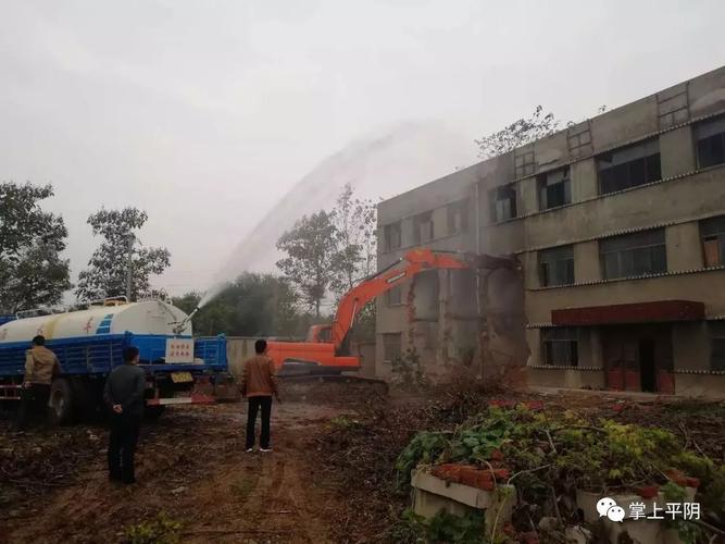今天,平陰東部一沉寂20年建筑拆除